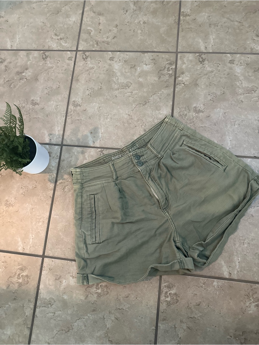 AMERICAN EAGLE BAGGY MOM SHORTS